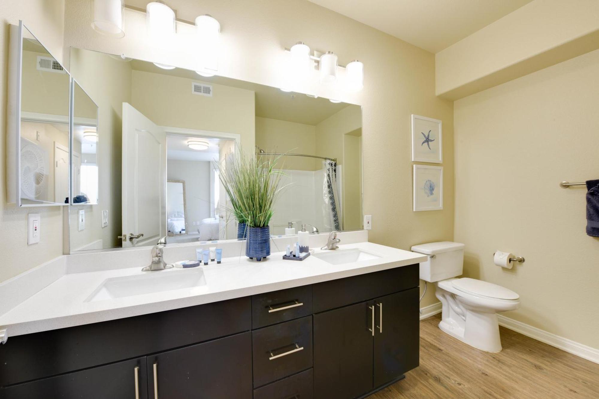 The Hideaway, Pool, Jacuzzi, And Gym Apartment